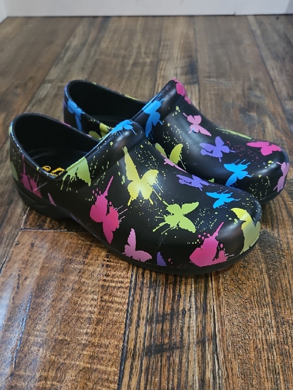 Women's Revel Slip Resistant Waterproof Clogs with Multicolor Butterfly Print - Picture 11 of 11